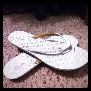 Clarks flip flops
